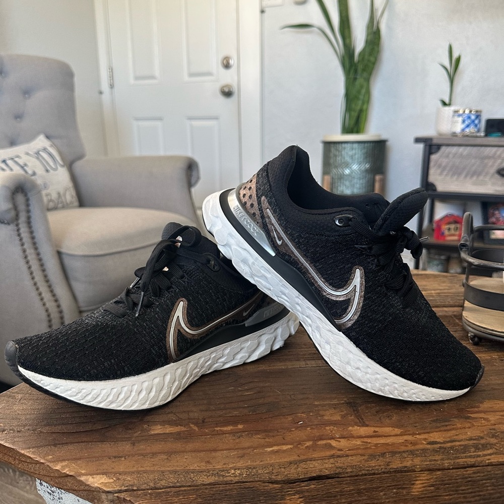 Nike react run shoes